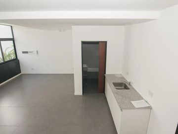 VENTA 4 AMBIENTES 2 COCHERAS CON PATIO Y PARRILLA CABALLITO, FINANCIADO