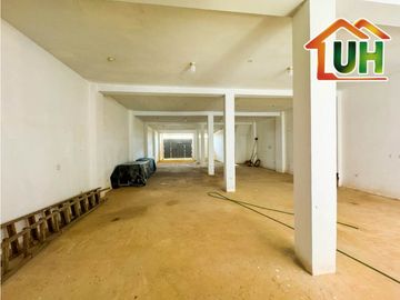 00626 - VENTA ALMACEN MANANTAY - PROYECCION A 5 PISOS - AT 300 M2