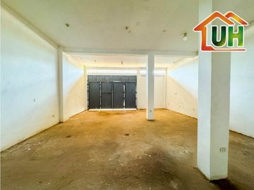 00626 - VENTA ALMACEN MANANTAY - PROYECCION A 5 PISOS - AT 300 M2