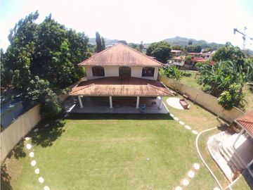 VILLA ZAITA / 2 NIVELES / 1250 M2 / 5 HABITACION / DEPOSITO / TERRAZA