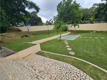 VILLA ZAITA / 2 NIVELES / 1250 M2 / 5 HABITACION / DEPOSITO / TERRAZA