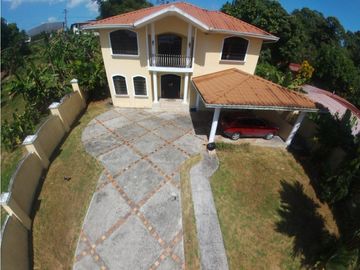VILLA ZAITA / 2 NIVELES / 1250 M2 / 5 HABITACION / DEPOSITO / TERRAZA