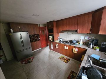VILLA ZAITA / 2 NIVELES / 1250 M2 / 5 HABITACION / DEPOSITO / TERRAZA
