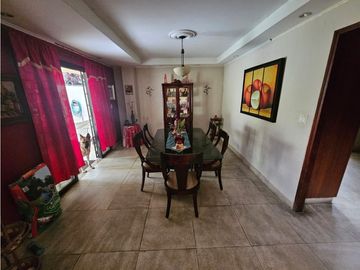 VILLA ZAITA / 2 NIVELES / 1250 M2 / 5 HABITACION / DEPOSITO / TERRAZA