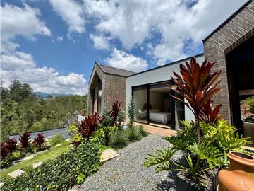 Vendo lujosa casa campestre en El Retiro Antioquia