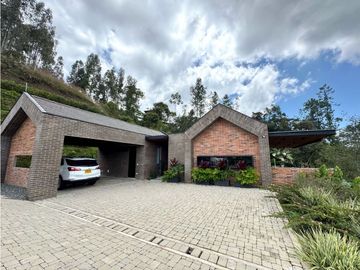 Vendo lujosa casa campestre en El Retiro Antioquia