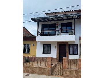 SE VENDE CASA EN LA CEJA SECTOR LA ALDEA 2  VIVIENDAS EN  1