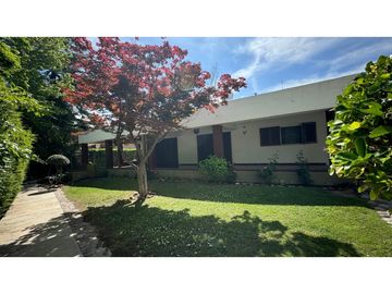 VENDE CASA EN CHACRAS DE CORIA