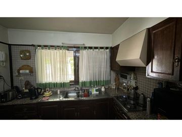 VENDE CASA EN CHACRAS DE CORIA