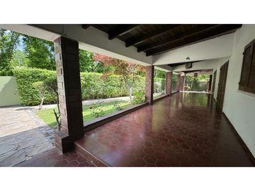 VENDE CASA EN CHACRAS DE CORIA