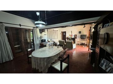 VENDE CASA EN CHACRAS DE CORIA