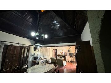 VENDE CASA EN CHACRAS DE CORIA