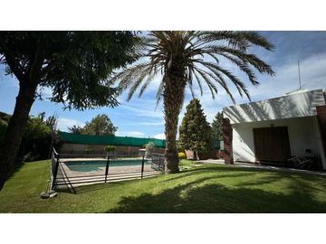 VENDE CASA EN CHACRAS DE CORIA