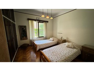 VENDE CASA EN CHACRAS DE CORIA