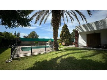 VENDE CASA EN CHACRAS DE CORIA