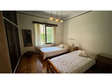 VENDE CASA EN CHACRAS DE CORIA