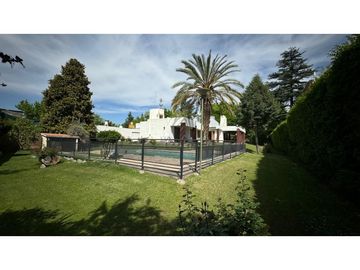VENDE CASA EN CHACRAS DE CORIA