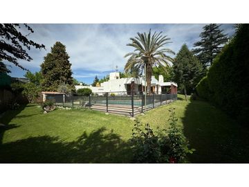 VENDE CASA EN CHACRAS DE CORIA
