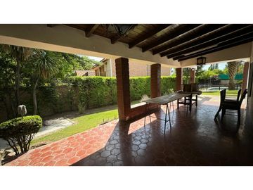 VENDE CASA EN CHACRAS DE CORIA