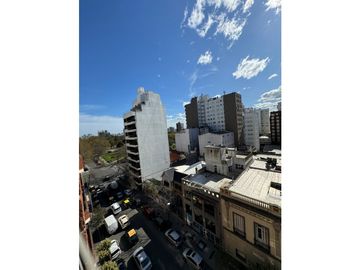 PLAZA MITRE - DEPARTAMENTO DE 3 AMBIENTES A LA CALLE