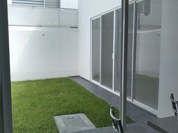 Se Vende Linda Casa en Valle de Juriquilla, Roof Garden, Jardín, de LUJO !!