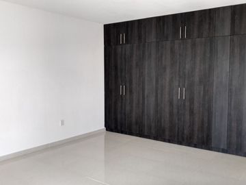 Se Vende Linda Casa en Valle de Juriquilla, Roof Garden, Jardín, de LUJO !!