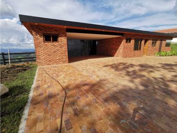 Venta Casa Campestre Rionegro cerca de llanogrande
