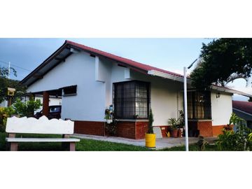 SE VENDE CASA VIA AL CLUB CAMPESTRE