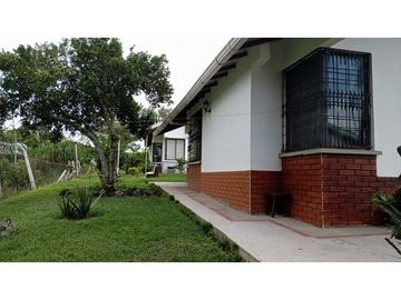 SE VENDE CASA VIA AL CLUB CAMPESTRE
