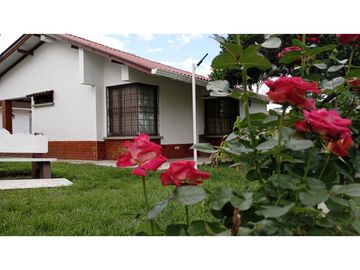 SE VENDE CASA VIA AL CLUB CAMPESTRE