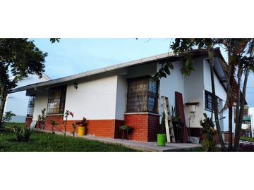 SE VENDE CASA VIA AL CLUB CAMPESTRE
