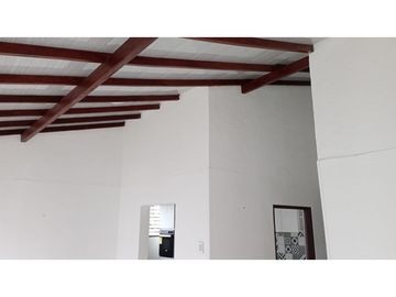 SE VENDE CASA VIA AL CLUB CAMPESTRE