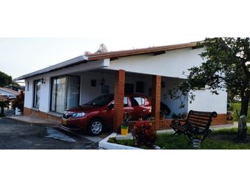 SE VENDE CASA VIA AL CLUB CAMPESTRE