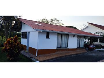 SE VENDE CASA VIA AL CLUB CAMPESTRE