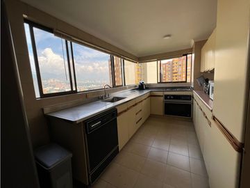 AMPLIO APARTAMENTO POBLADO AGUACATALA