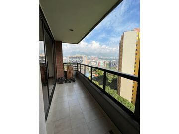 AMPLIO APARTAMENTO POBLADO AGUACATALA