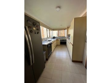 AMPLIO APARTAMENTO POBLADO AGUACATALA