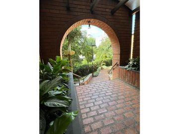 AMPLIO APARTAMENTO POBLADO AGUACATALA