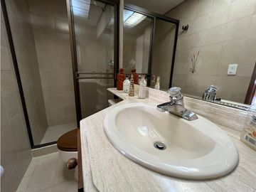 AMPLIO APARTAMENTO POBLADO AGUACATALA