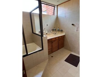 AMPLIO APARTAMENTO POBLADO AGUACATALA