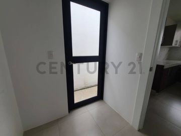 Venta Casa Moderna de Estreno en Urb. La Costa Samborondón