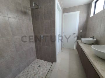 Venta Casa Moderna de Estreno en Urb. La Costa Samborondón