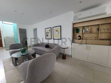 Venta Casa Moderna de Estreno en Urb. La Costa Samborondón