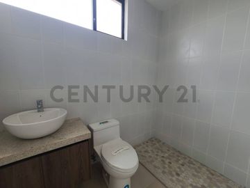 Venta Casa Moderna de Estreno en Urb. La Costa Samborondón