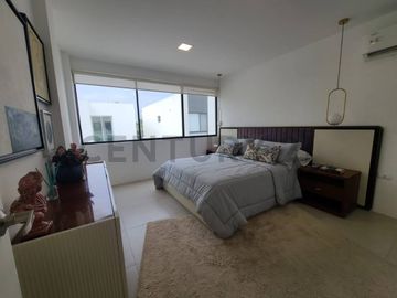 Venta Casa Moderna de Estreno en Urb. La Costa Samborondón
