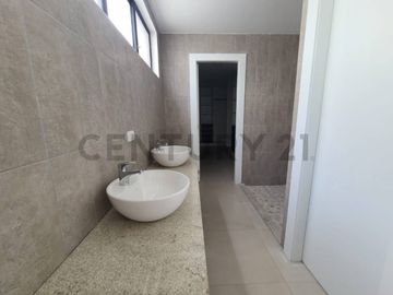 Venta Casa Moderna de Estreno en Urb. La Costa Samborondón