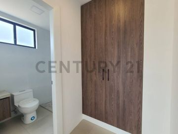 Venta Casa Moderna de Estreno en Urb. La Costa Samborondón
