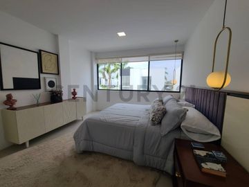 Venta Casa Moderna de Estreno en Urb. La Costa Samborondón