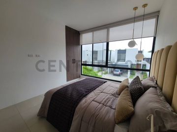 Venta Casa Moderna de Estreno en Urb. La Costa Samborondón