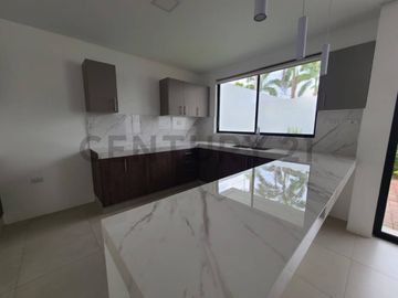 Venta Casa Moderna de Estreno en Urb. La Costa Samborondón